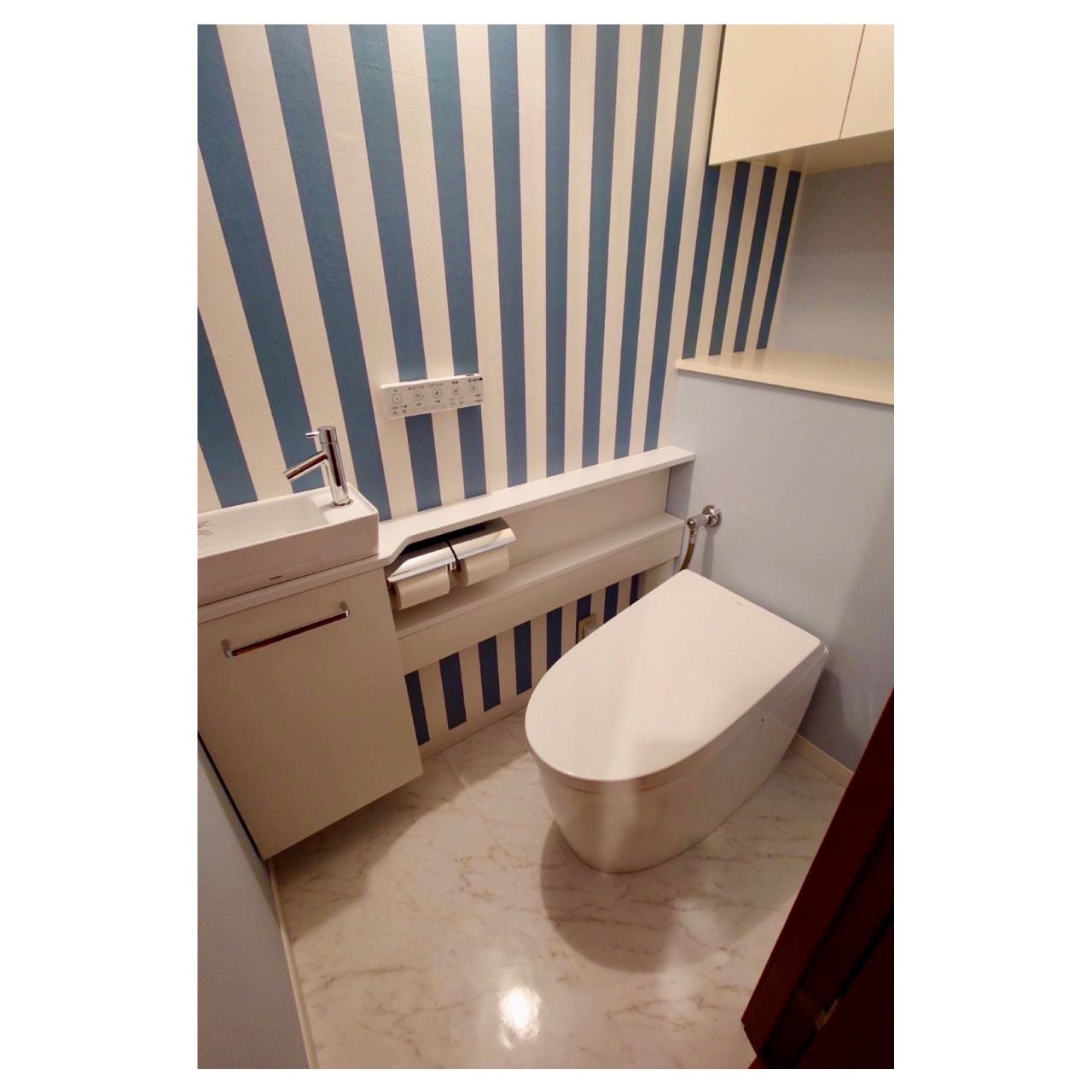 トイレストライプ画像