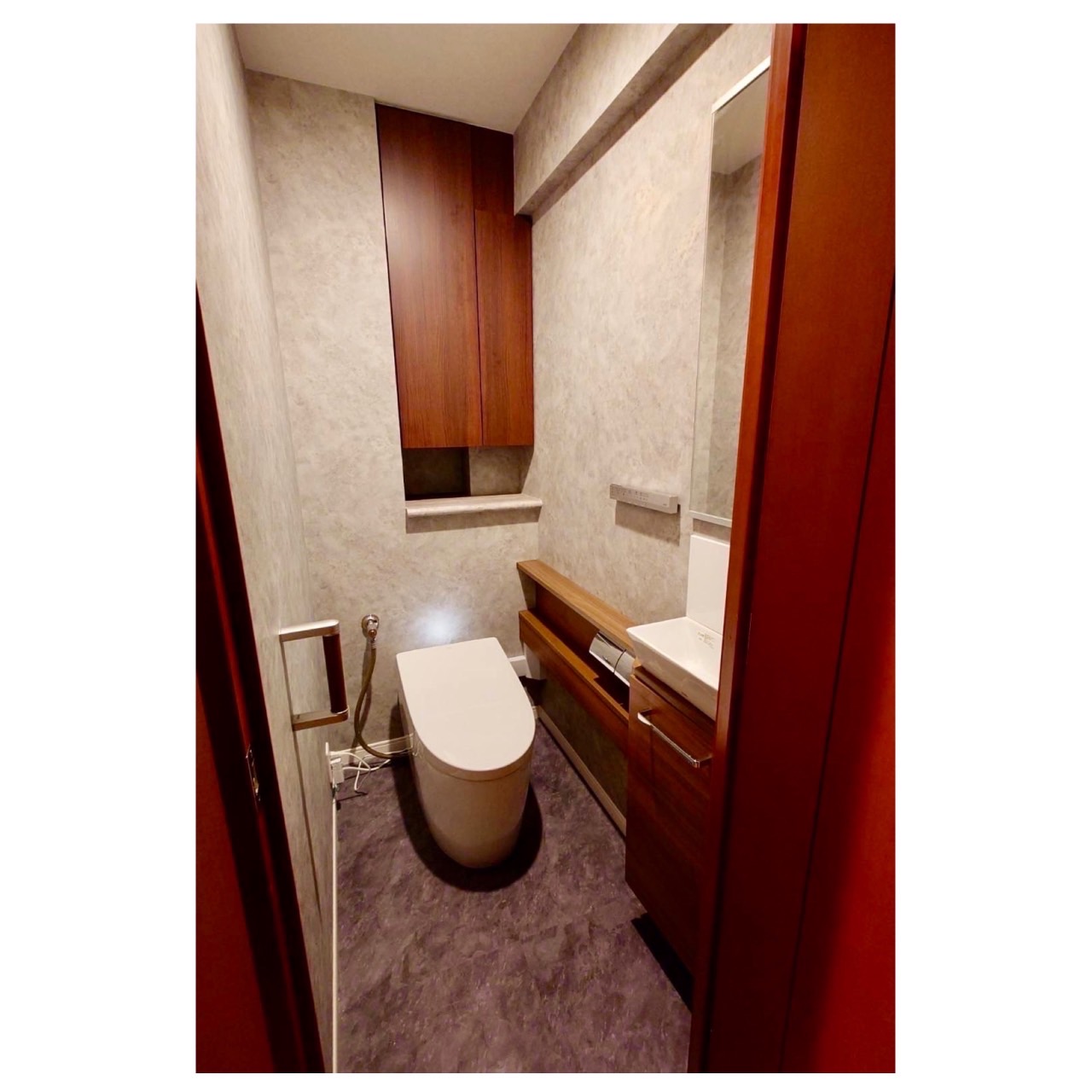 トイレ茶系画像